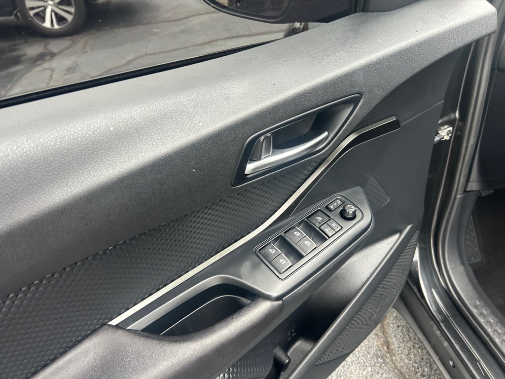 Photo 14 of this TOYOTA C-HR
