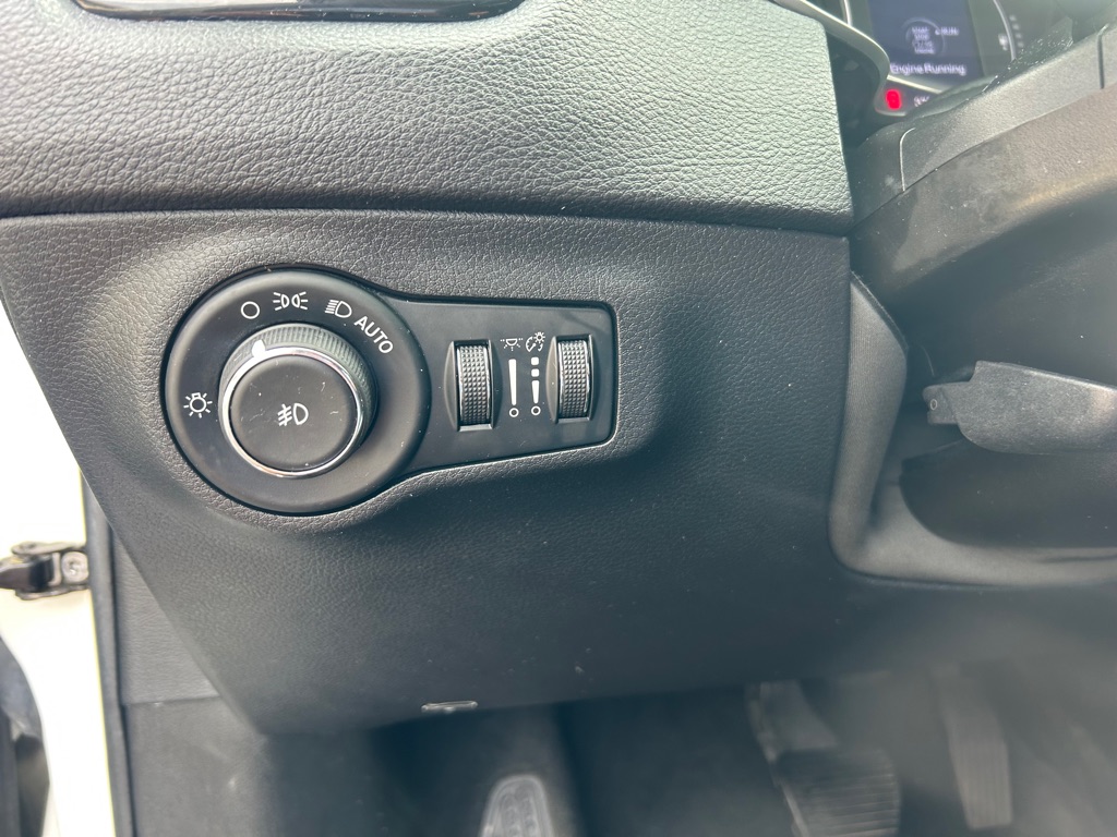 Photo 17 of this JEEP COMPASS