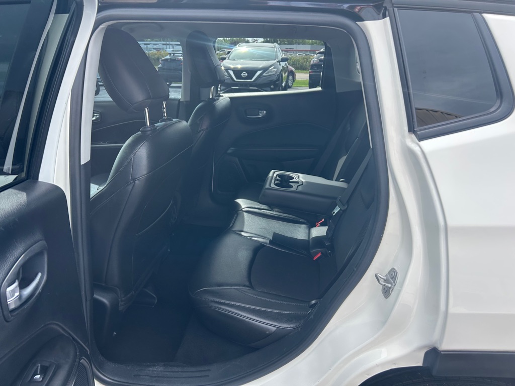 Photo 10 of this JEEP COMPASS