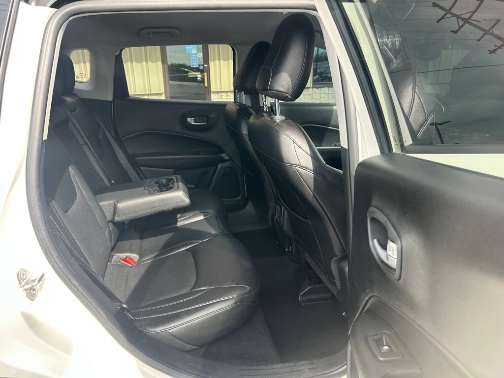 Photo 8 of this JEEP COMPASS