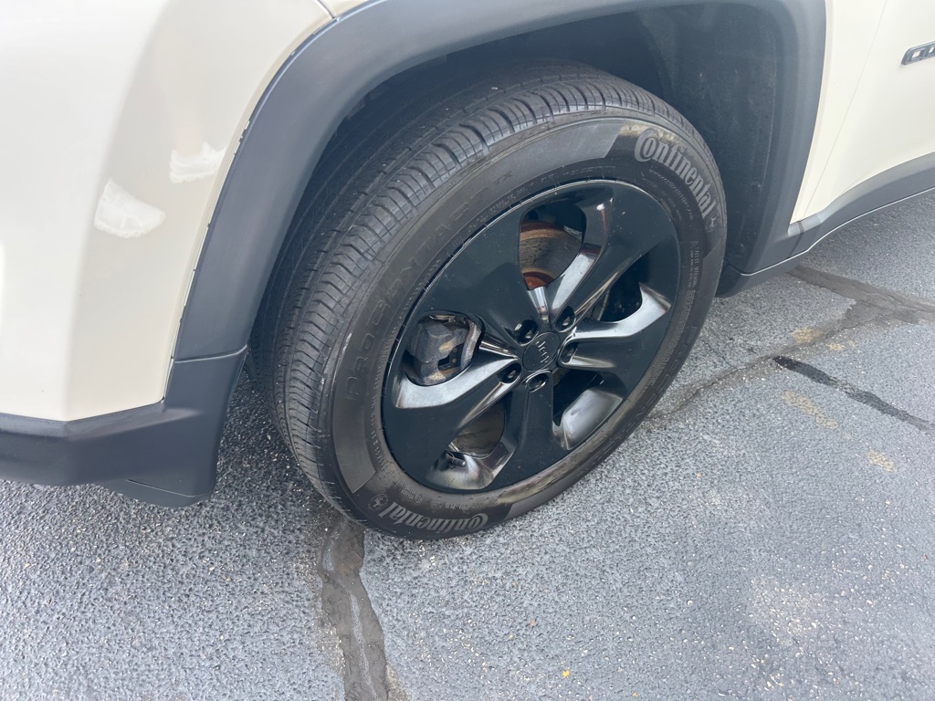Photo 4 of this JEEP COMPASS