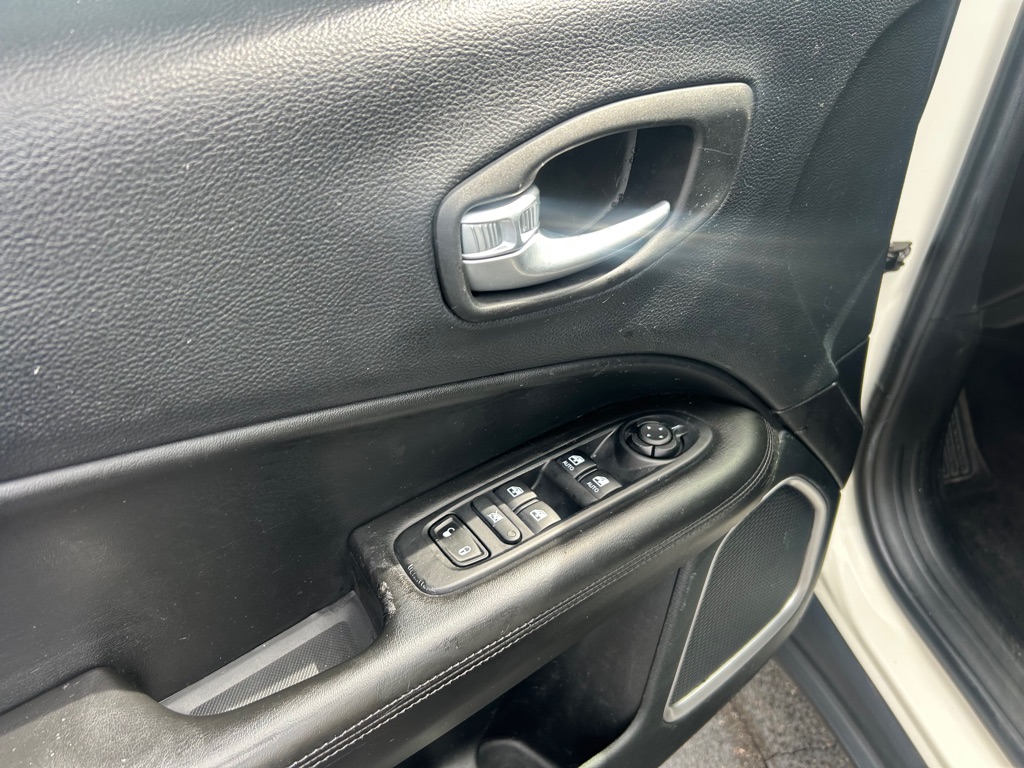 Photo 13 of this JEEP COMPASS