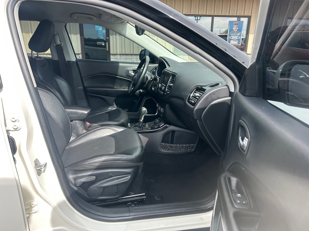 Photo 7 of this JEEP COMPASS