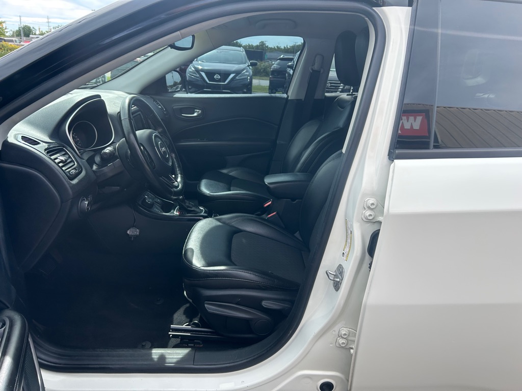 Photo 12 of this JEEP COMPASS