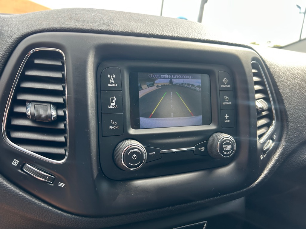Photo 19 of this JEEP COMPASS