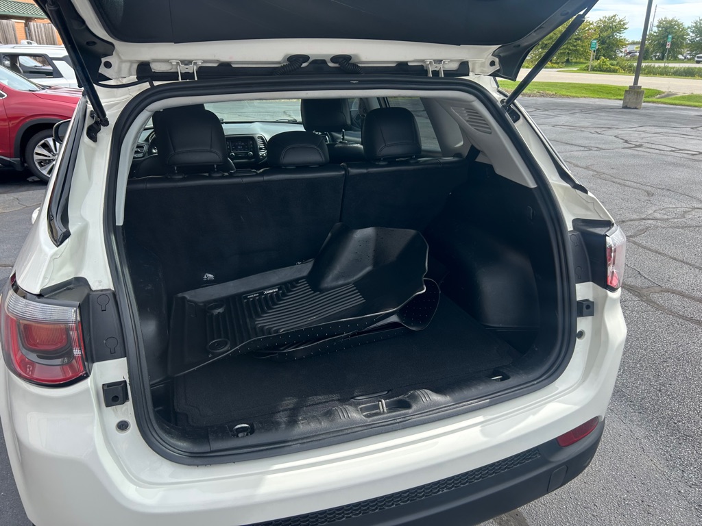 Photo 9 of this JEEP COMPASS