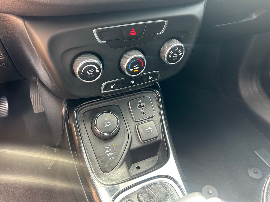Photo 20 of this JEEP COMPASS