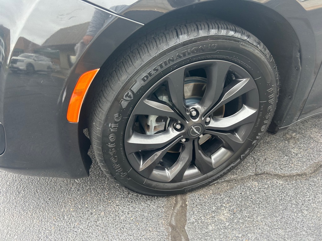 Photo 4 of this CHRYSLER PACIFICA