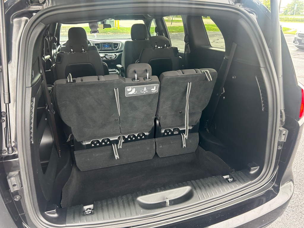 Photo 11 of this CHRYSLER PACIFICA