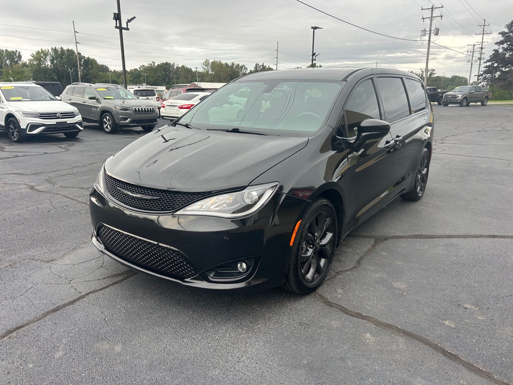 Photo 3 of this CHRYSLER PACIFICA