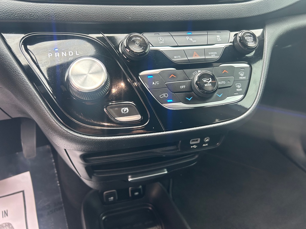 Photo 27 of this CHRYSLER PACIFICA