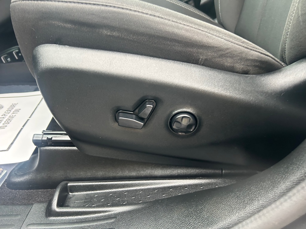 Photo 18 of this CHRYSLER PACIFICA