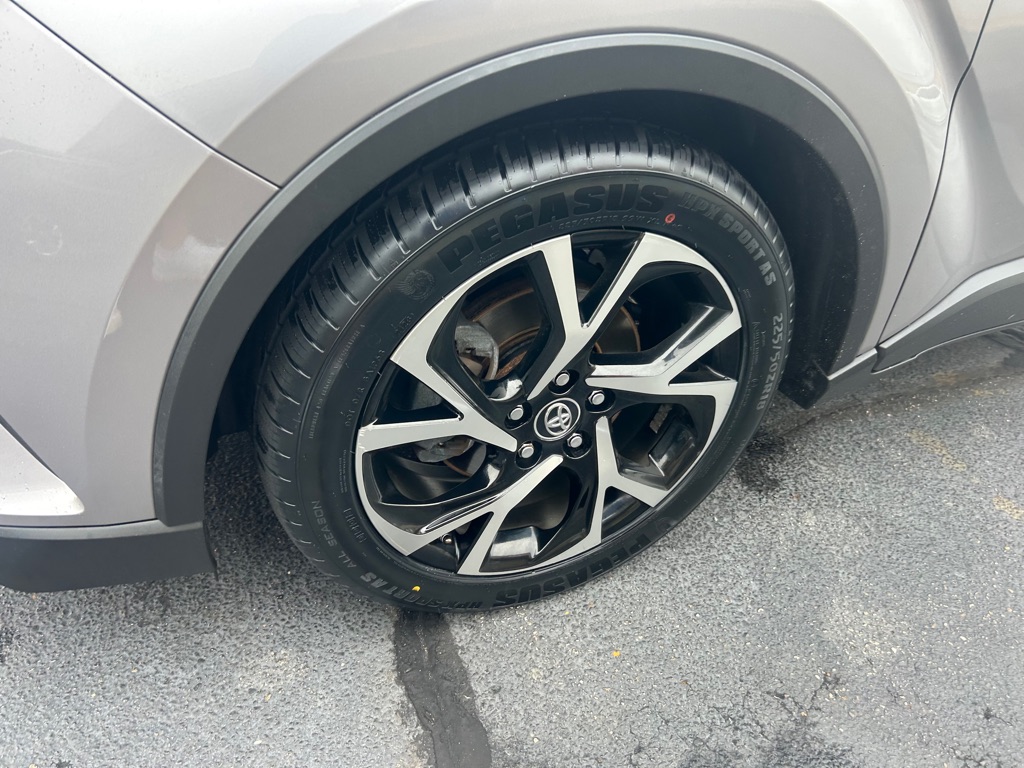 Photo 4 of this TOYOTA C-HR