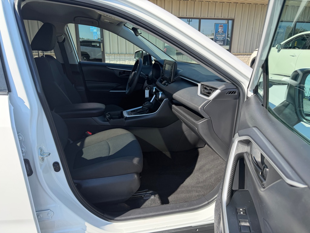 Photo 8 of this TOYOTA RAV4