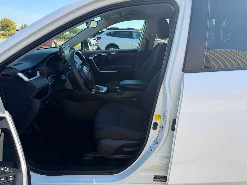 Photo 13 of this TOYOTA RAV4