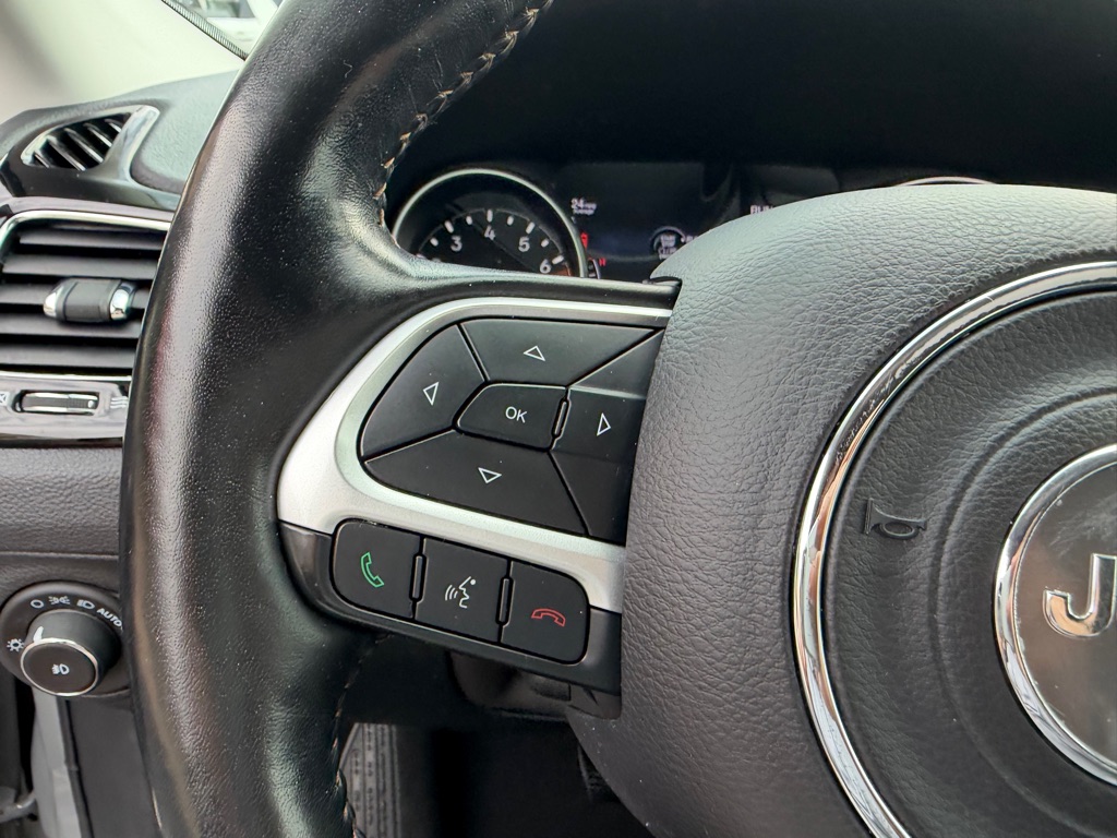 Photo 18 of this JEEP COMPASS