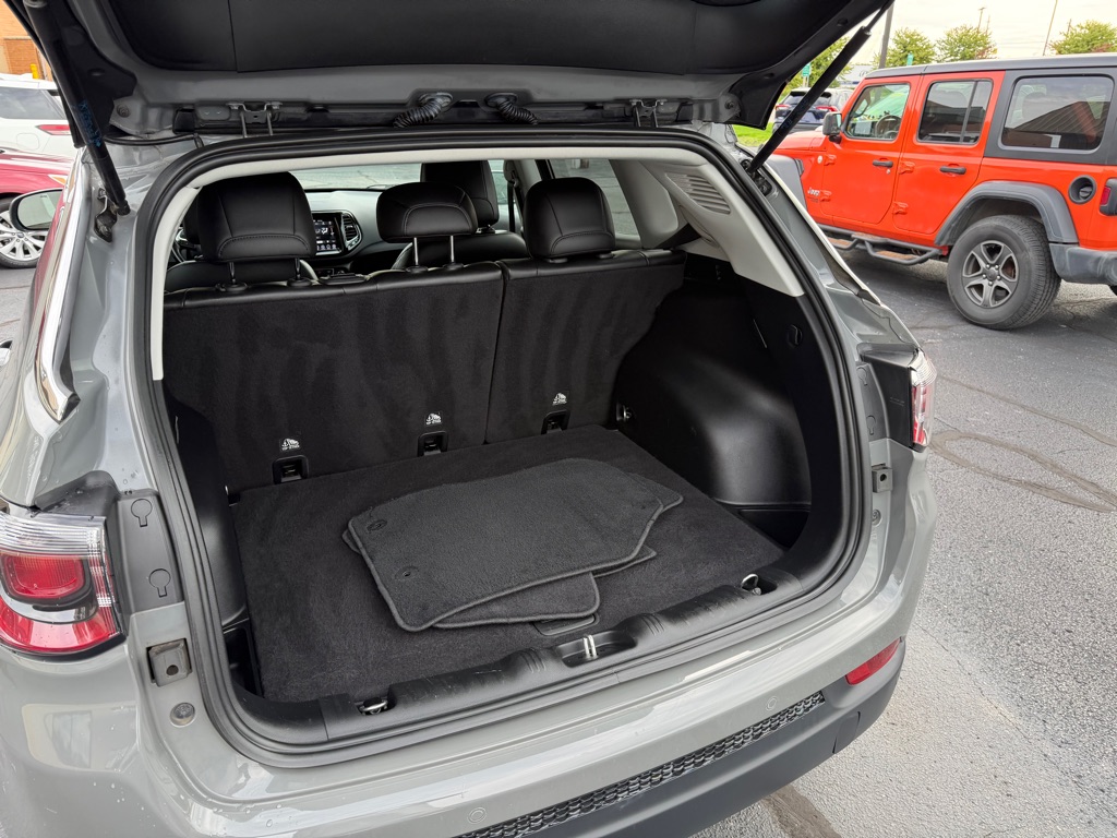 Photo 10 of this JEEP COMPASS