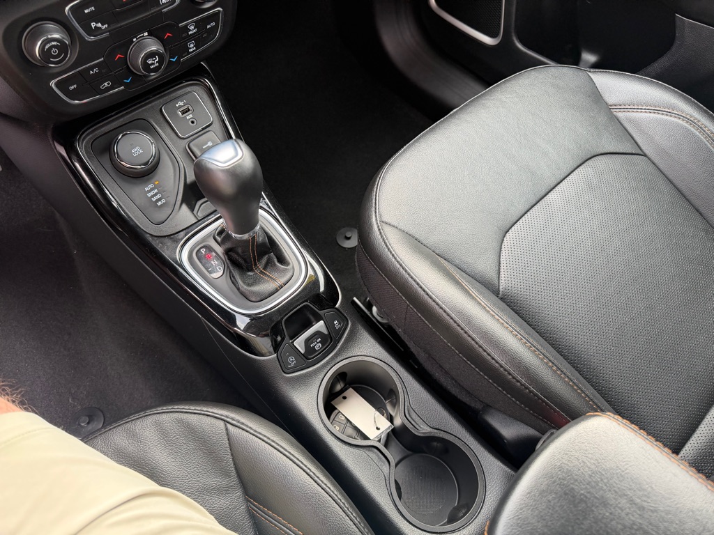 Photo 24 of this JEEP COMPASS