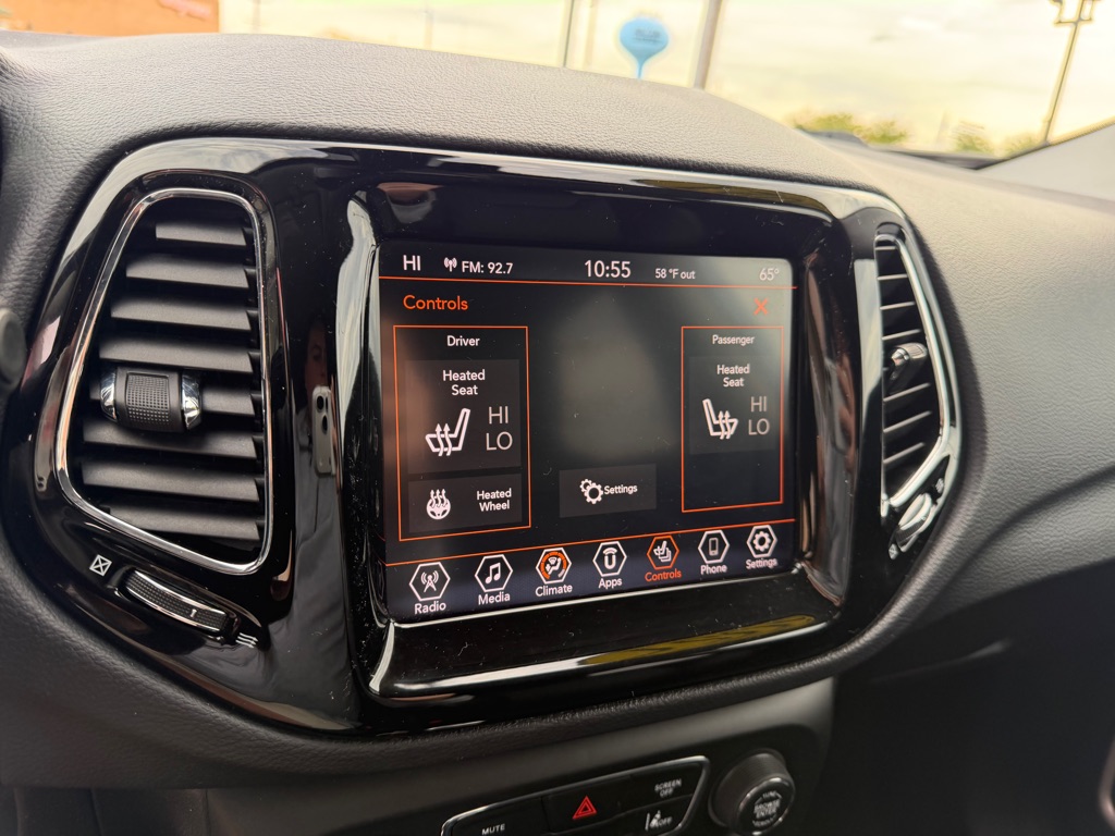 Photo 21 of this JEEP COMPASS