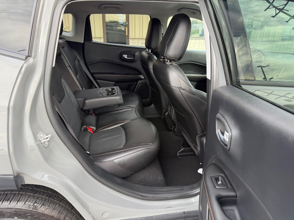 Photo 9 of this JEEP COMPASS