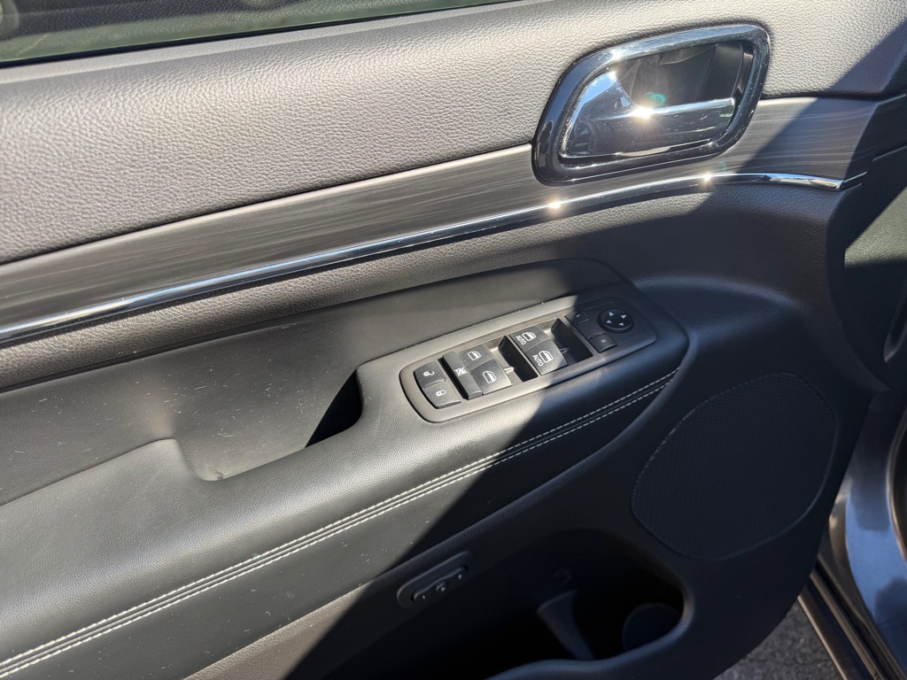 Photo 17 of this JEEP GRAND CHEROKEE