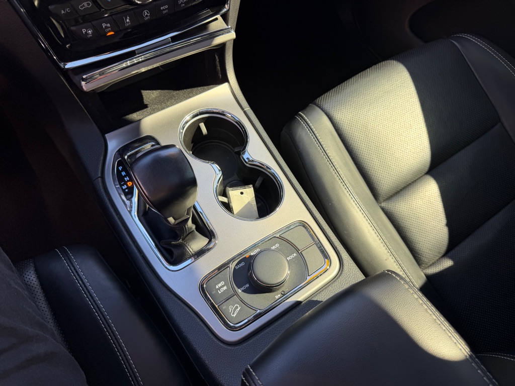 Photo 27 of this JEEP GRAND CHEROKEE