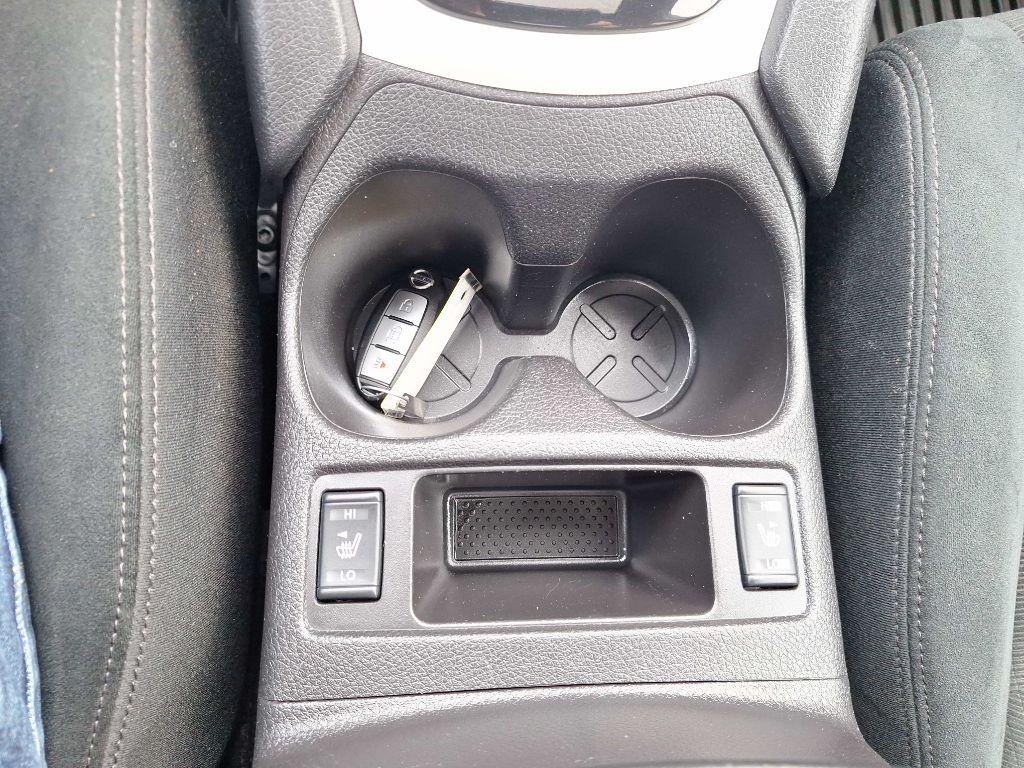 Photo 18 of this NISSAN ROGUE