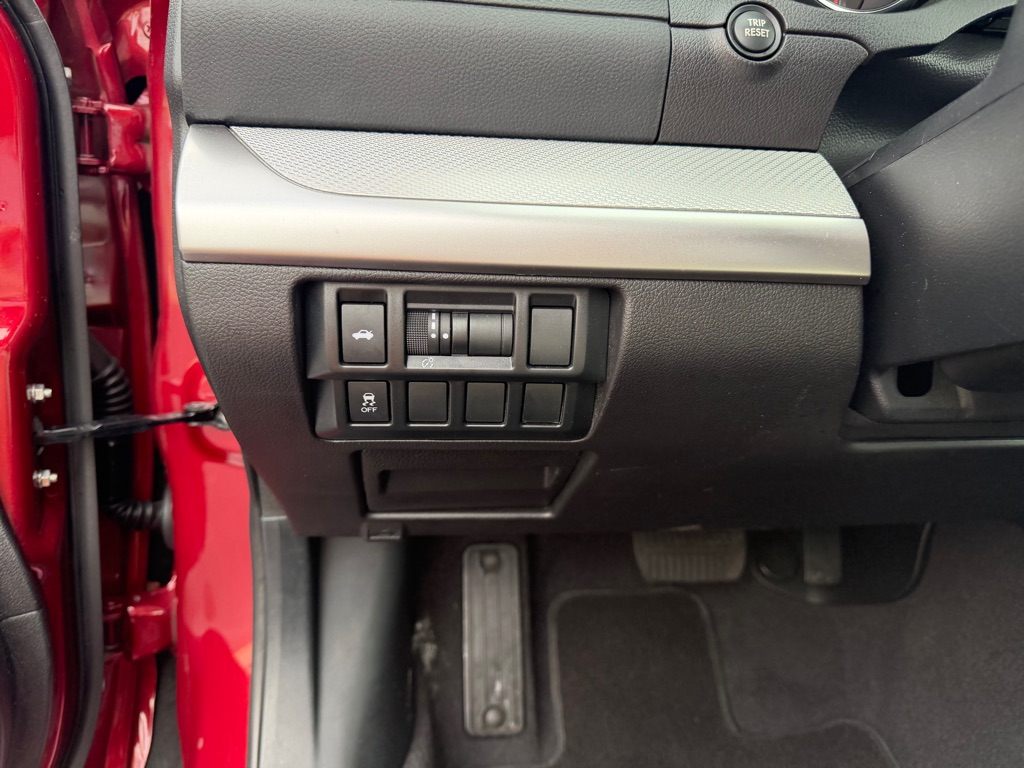 Photo 18 of this SUBARU LEGACY