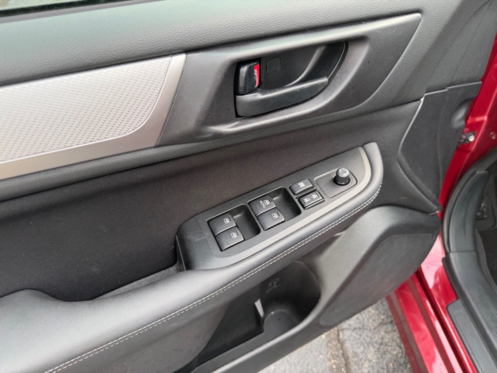 Photo 13 of this SUBARU LEGACY