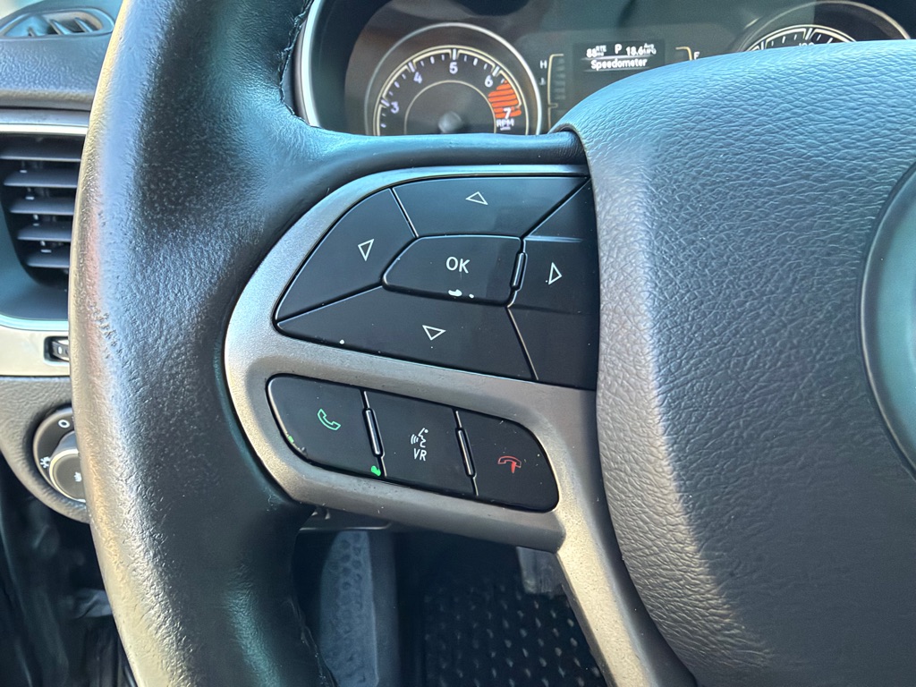 Photo 18 of this JEEP CHEROKEE