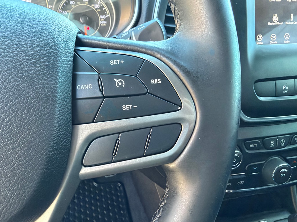 Photo 19 of this JEEP CHEROKEE