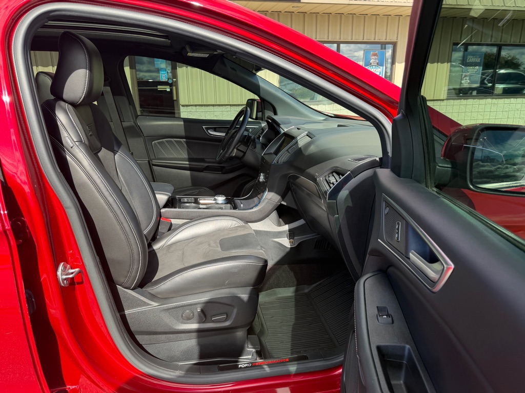 Photo 9 of this FORD EDGE