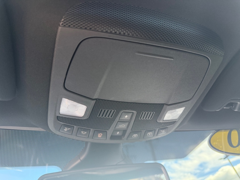 Photo 31 of this FORD EDGE