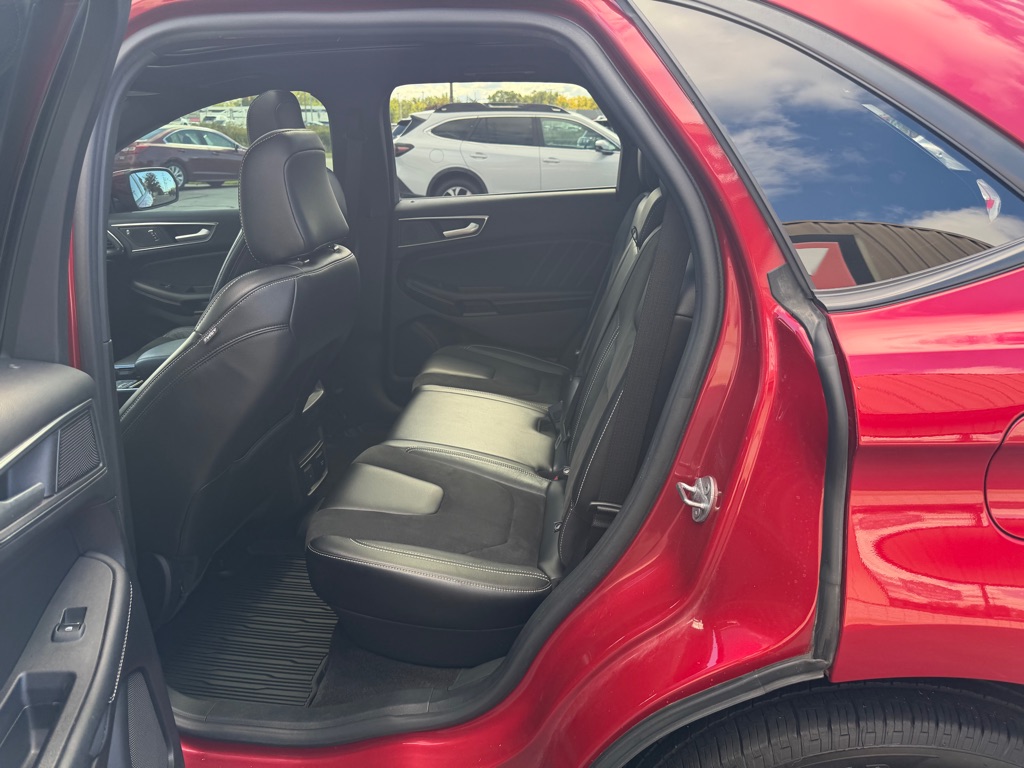Photo 14 of this FORD EDGE