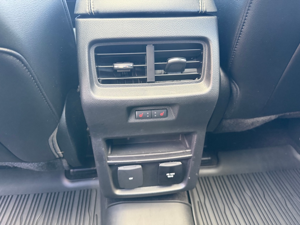 Photo 17 of this FORD EDGE