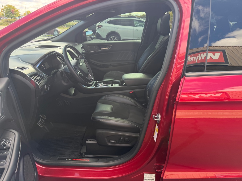 Photo 18 of this FORD EDGE