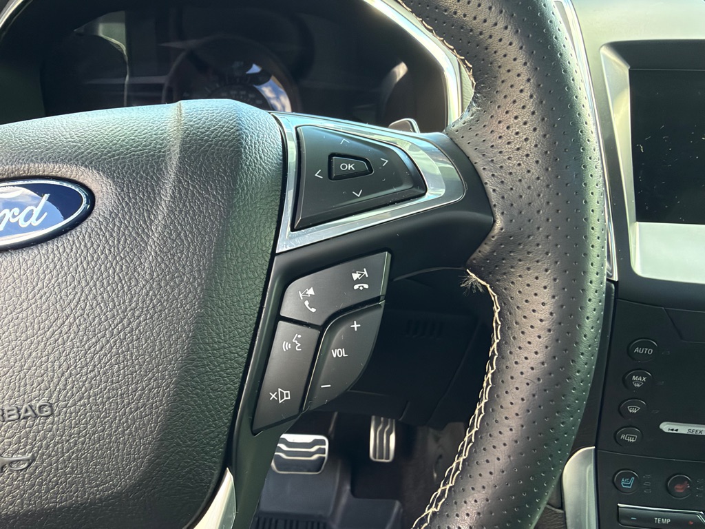 Photo 25 of this FORD EDGE