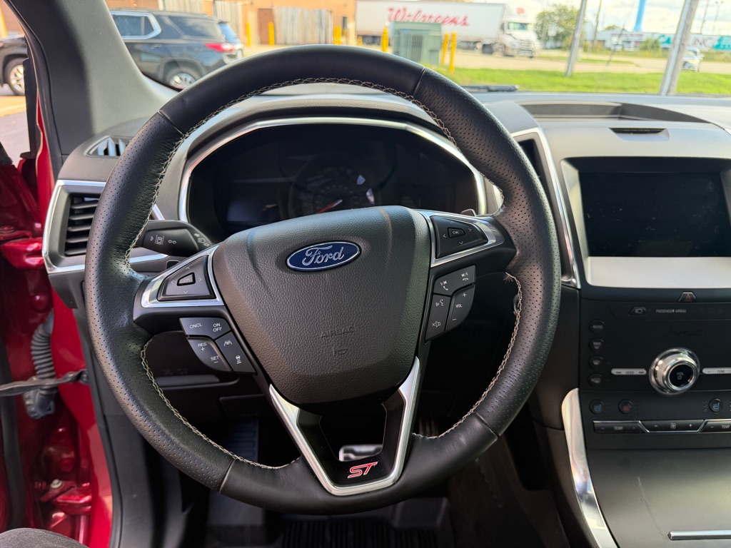 Photo 22 of this FORD EDGE