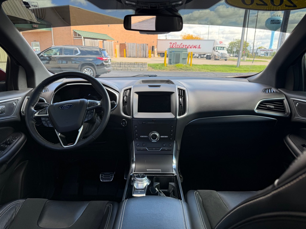 Photo 16 of this FORD EDGE
