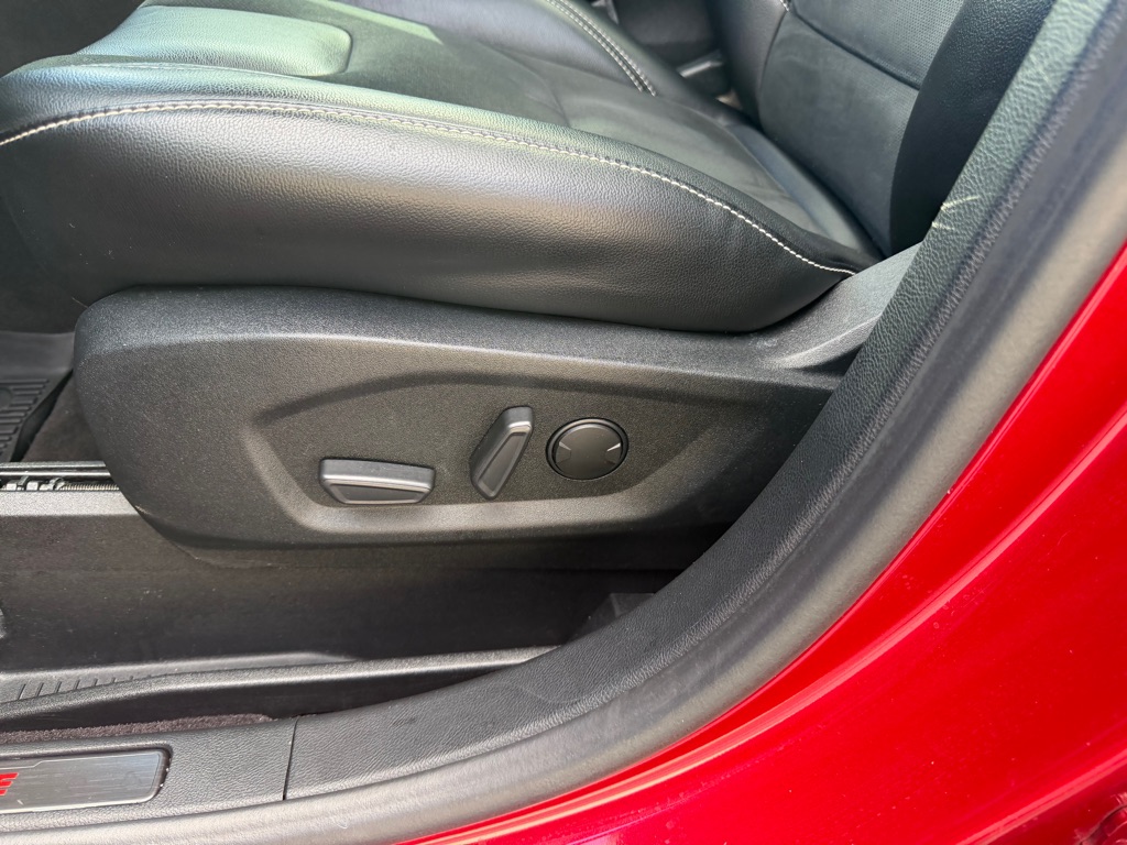 Photo 19 of this FORD EDGE
