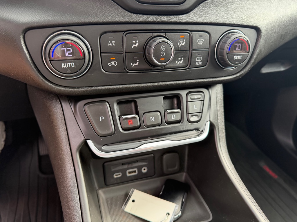 Photo 27 of this GMC TERRAIN