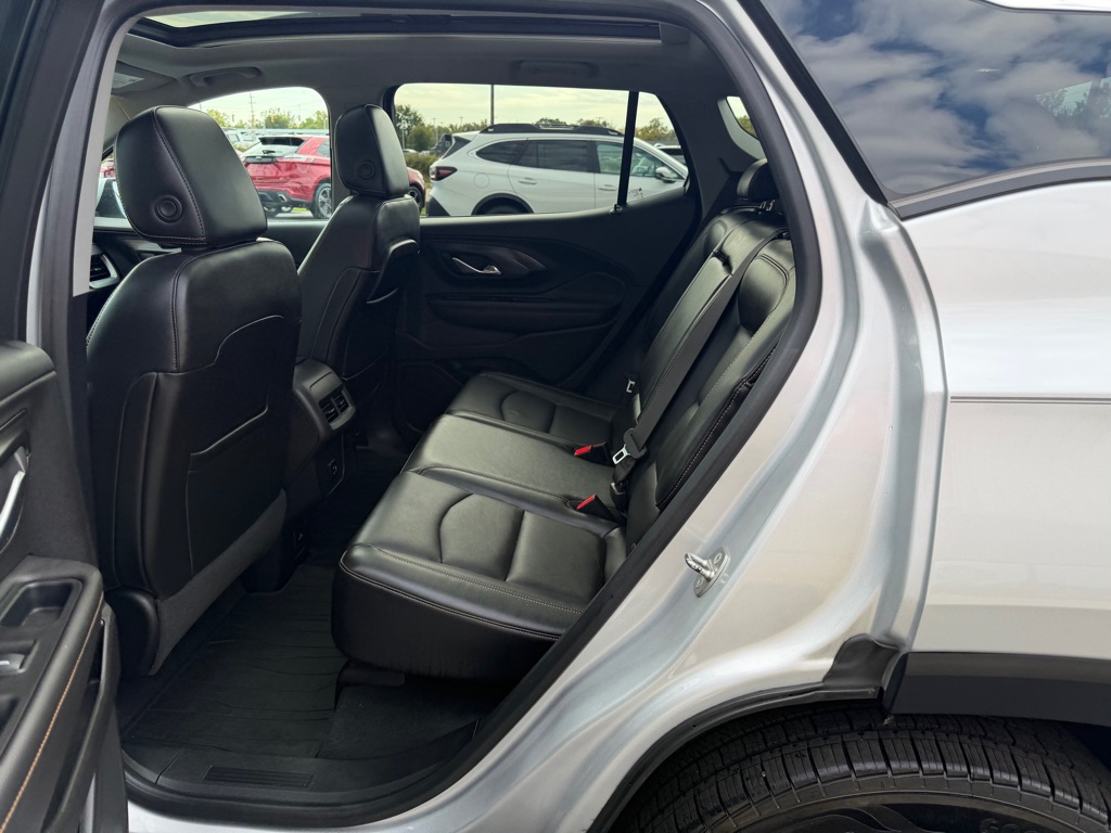 Photo 13 of this GMC TERRAIN