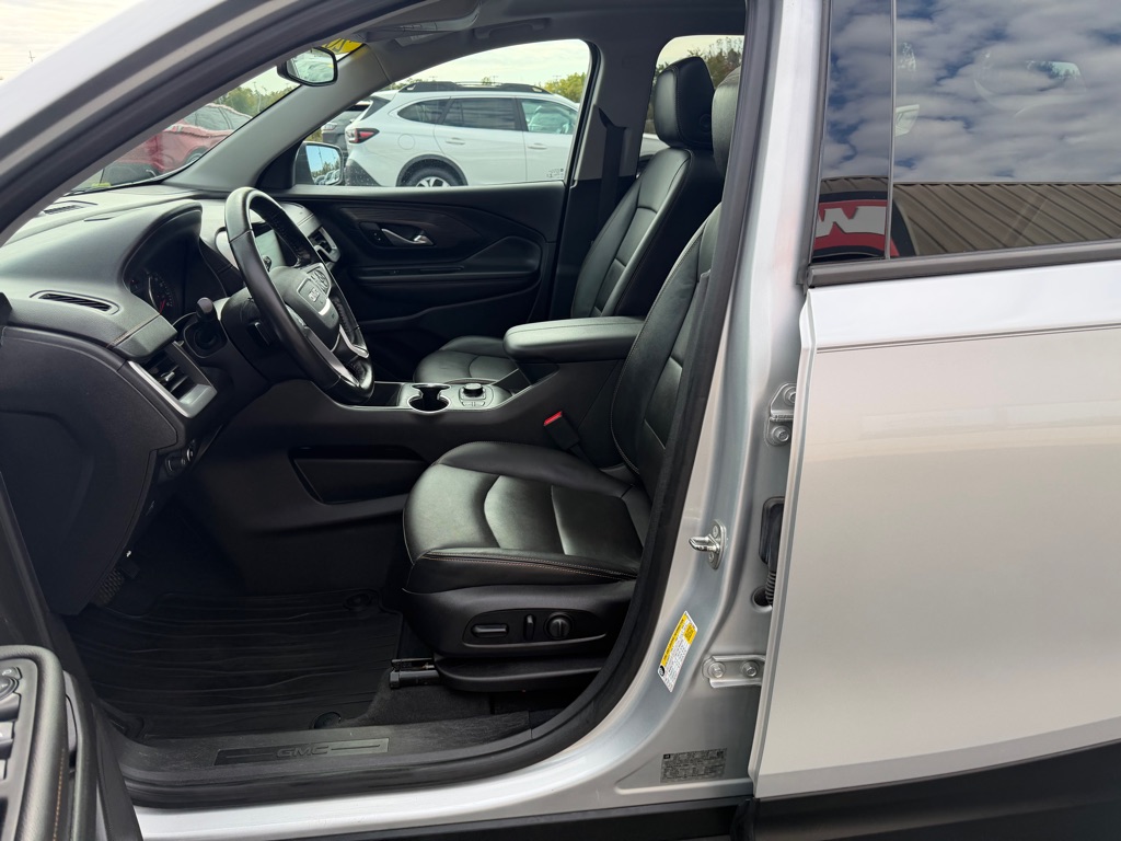 Photo 17 of this GMC TERRAIN