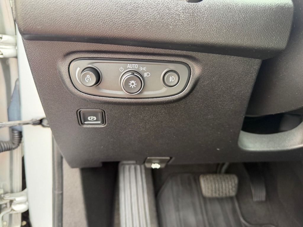 Photo 24 of this GMC TERRAIN