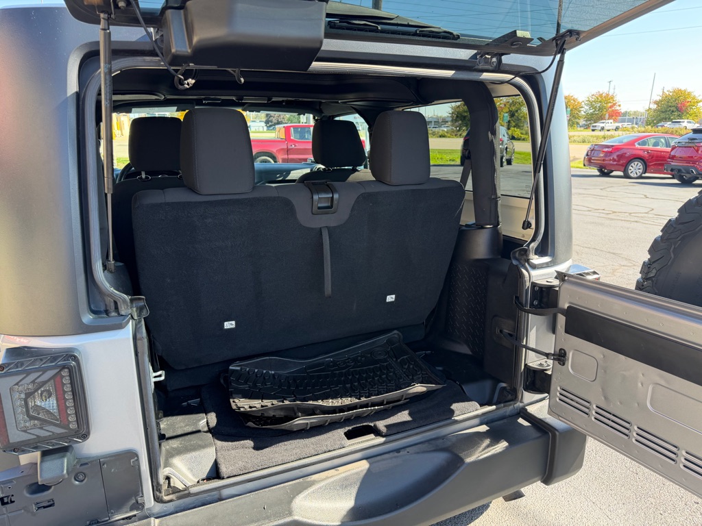 Photo 10 of this JEEP WRANGLER