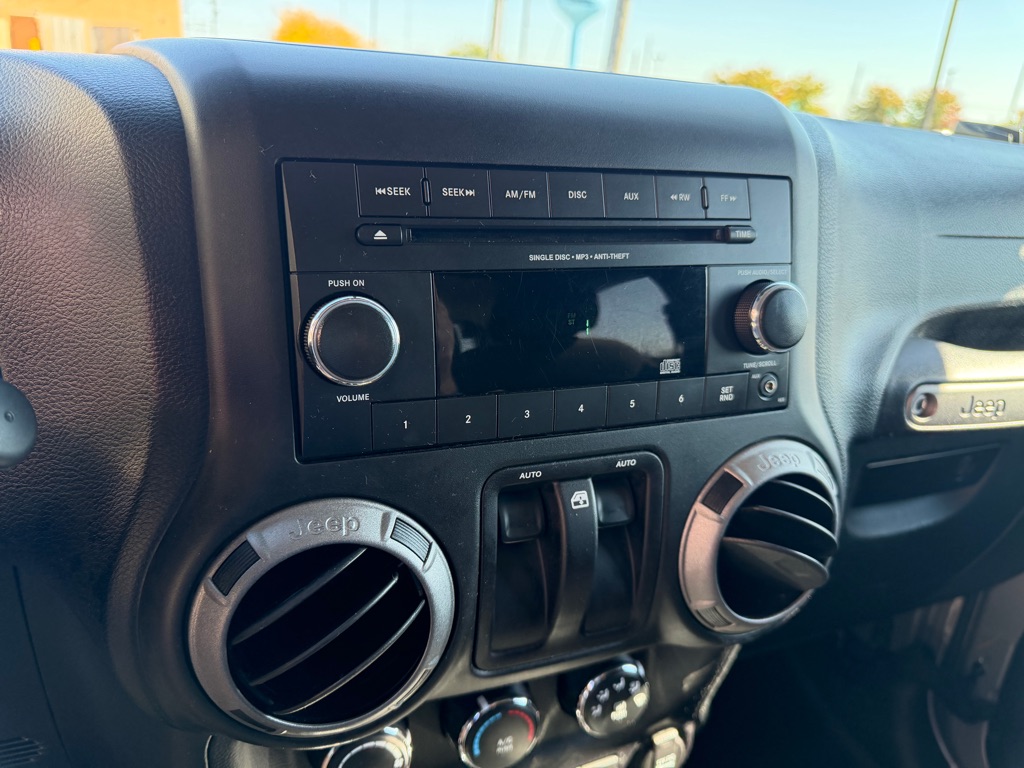 Photo 19 of this JEEP WRANGLER
