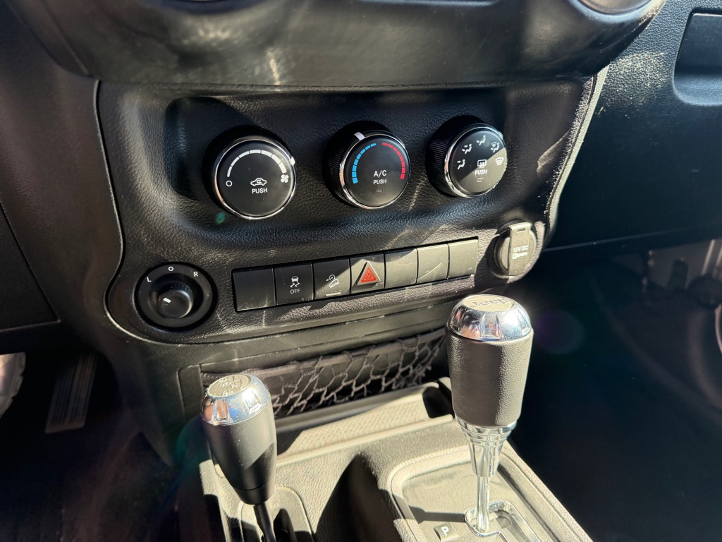 Photo 20 of this JEEP WRANGLER