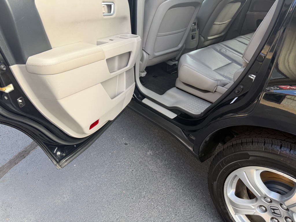 Photo 16 of this HONDA PILOT