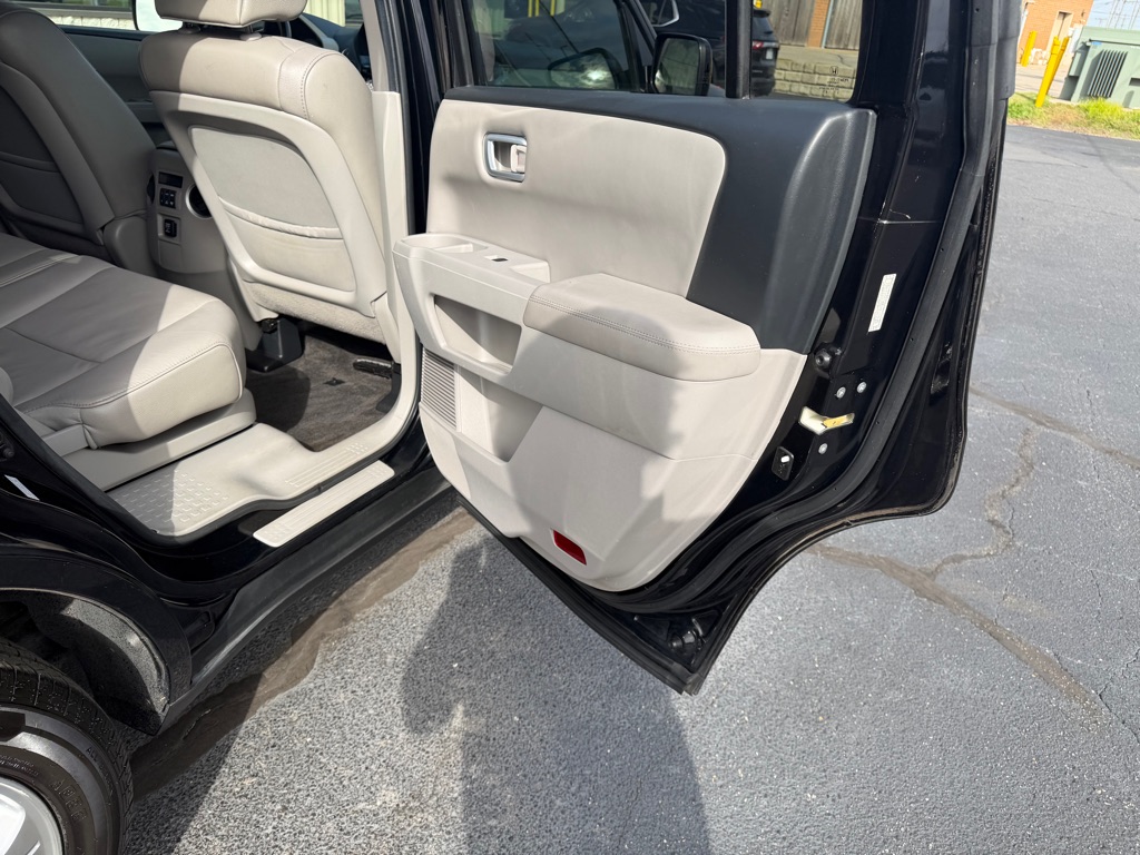 Photo 10 of this HONDA PILOT