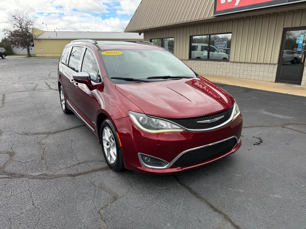 Photo 2 of this CHRYSLER PACIFICA